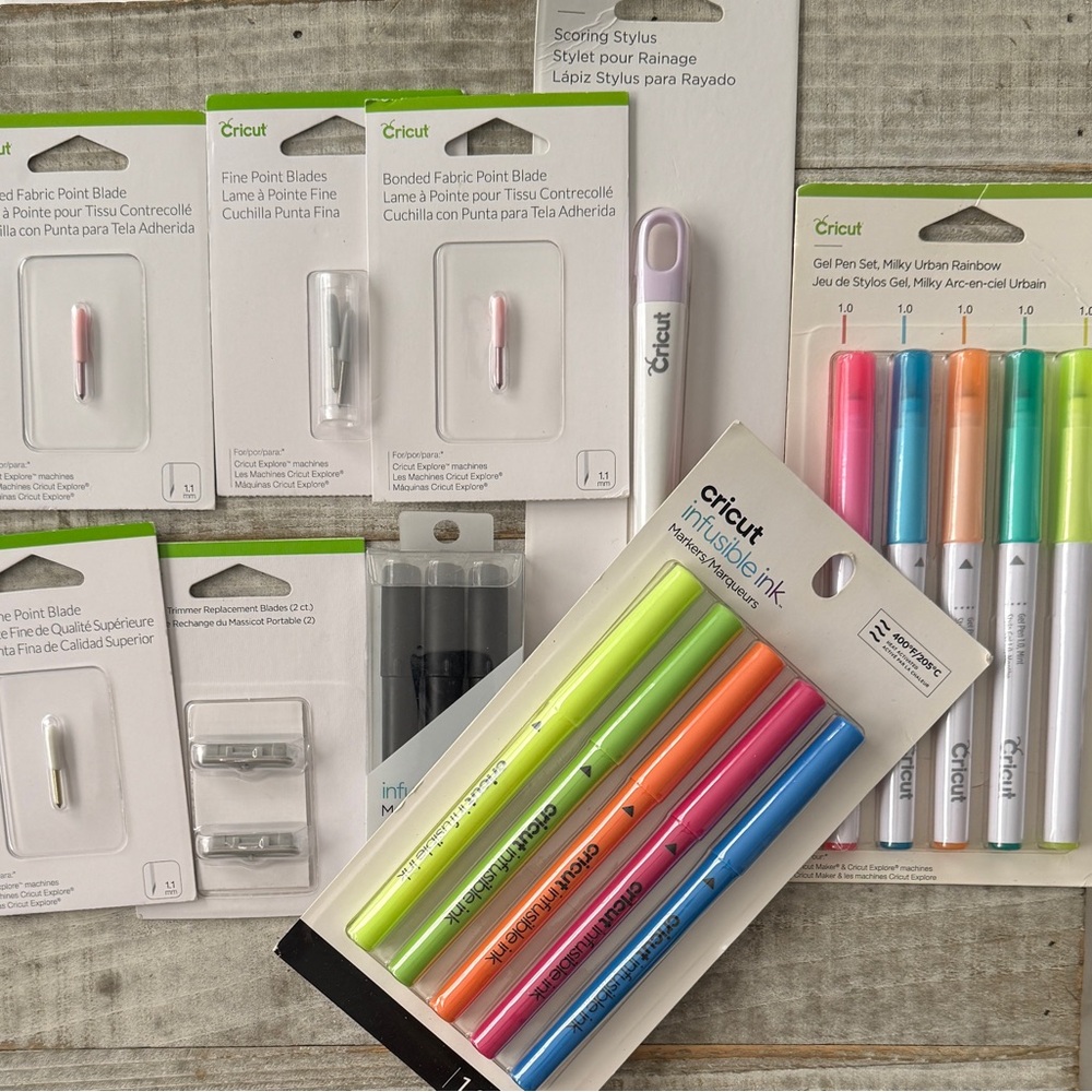 Cricut Vibrant Pen and Blade Collection